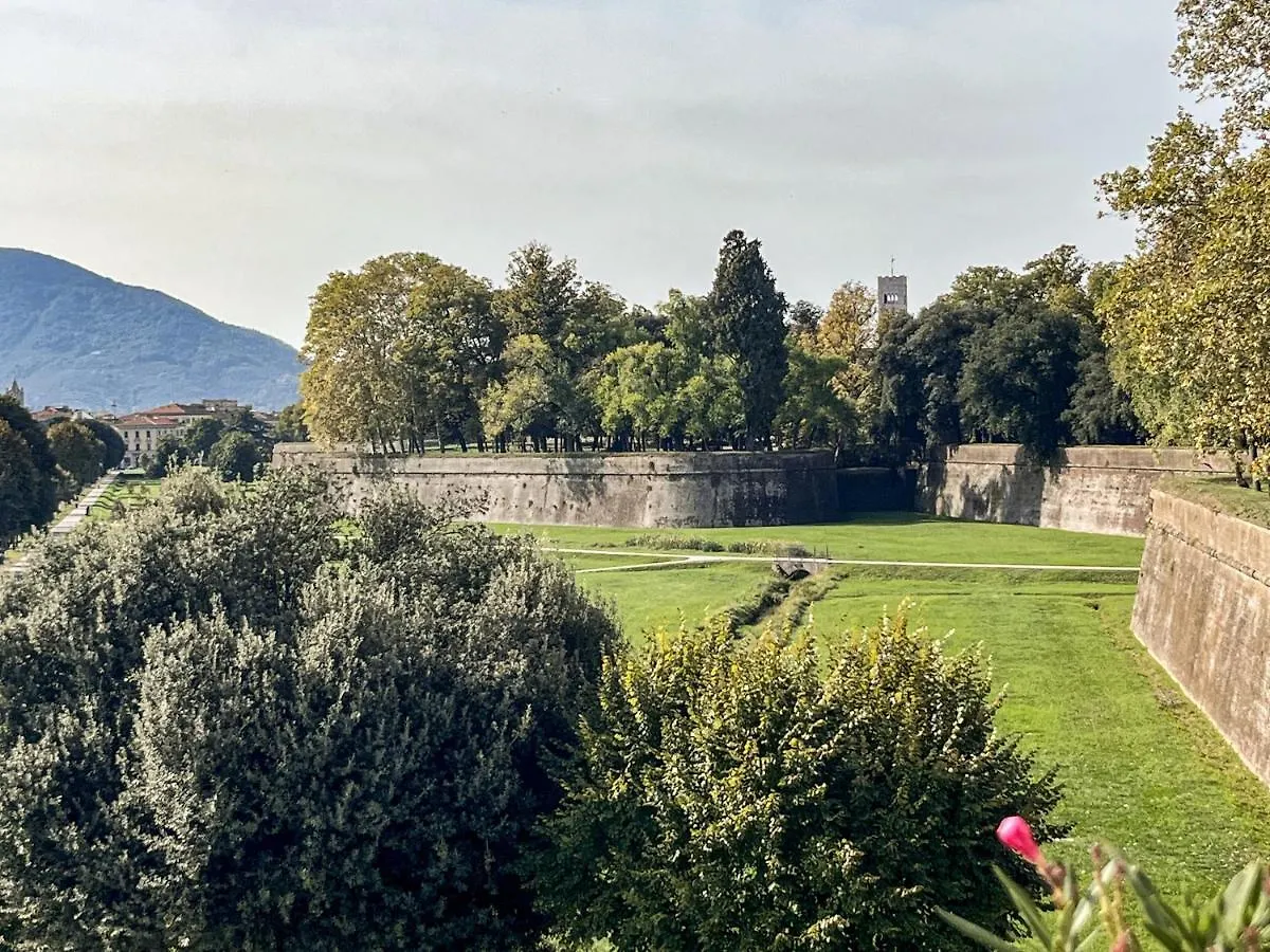 Mura Di Lucca Elegant Penthouse With Balcony Apartman