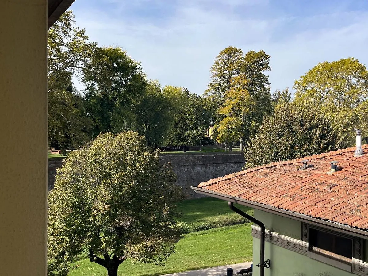 Mura Di Lucca Elegant Penthouse With Balcony Apartman 0*,